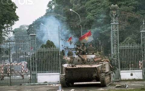 Cờ giải phóng: Sự thống nhất đất nước luôn là niềm hy vọng của người Việt. Cùng xem lại những khoảnh khắc lịch sử khi cờ giải phóng được treo lên, mang đến cho nhân dân miền Nam tự do và hạnh phúc. Hãy cảm nhận sức mạnh của tinh thần đấu tranh cho độc lập dân tộc.