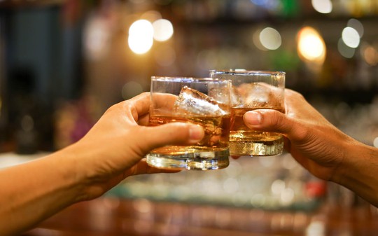 Uống rượu từng này là đủ để "dẫn lối" cho đột quỵ: Giảm ngay trước khi quá muộn
