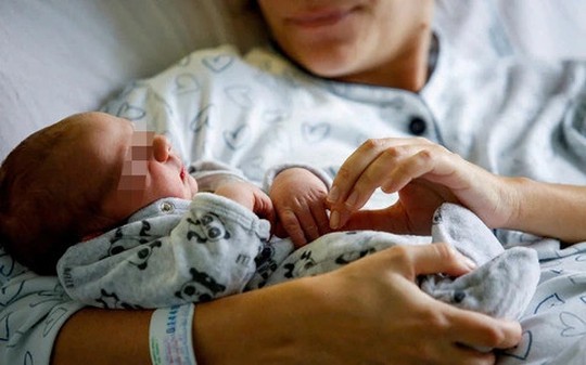 Kết hôn ở tuổi 35, 40 mới muốn sinh con: Bác sĩ chỉ ra điều nhiều người trẻ đang bỏ qua
