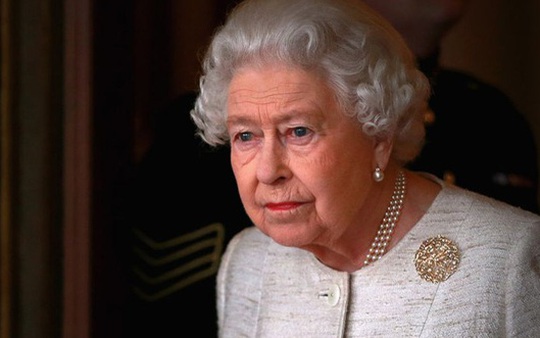 Giấy chứng tử cho thấy Nữ hoàng Elizabeth II qua đời vì tuổi già