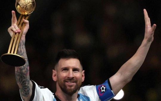 Báo Anh bầu Messi xuất sắc nhất thế giới, vượt xa Ronaldo