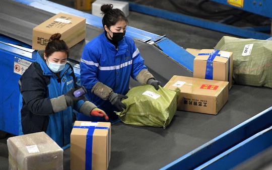 "Ngả mũ" trước cách giao hàng đỉnh cao của Trung Quốc: Bảo sao chuyển về Việt Nam đã nhanh còn miễn phí