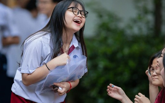 Phân tích PHỔ ĐIỂM 2025: Chuyên gia dự đoán điểm chuẩn trúng tuyển đại học