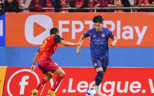 Đình Bắc ghi bàn thắng “dễ nhất sự nghiệp”, báo tin vui cho HLV Kim Sang-sik