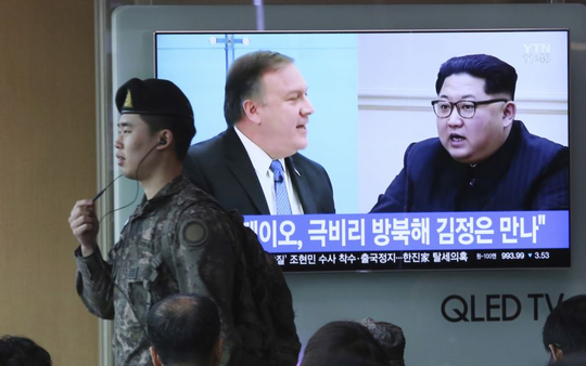 Báo Nhật: Ông Kim Jong-un tay bắt mặt mừng, khen giám đốc CIA là "người cùng khí phách"