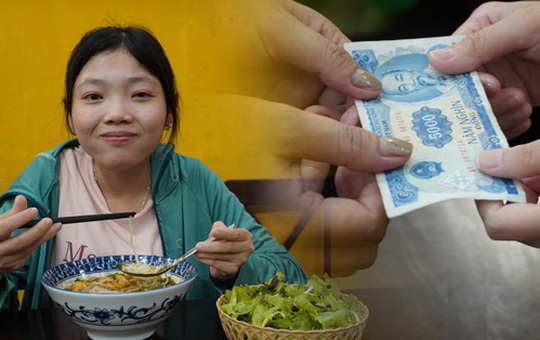 Tấm biển treo trên quán bún riêu "níu kéo" sự chú ý của người đi đường: Những bát bún 5k đầy niềm vui