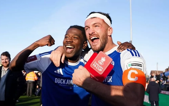 Địa chấn ở FA Cup: Đội bóng kém 117 hạng loại nhà đương kim vô địch