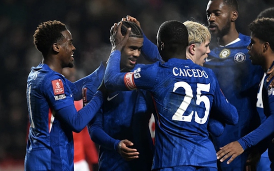 Chặng nghỉ đông ấn tượng của bóng đá Anh