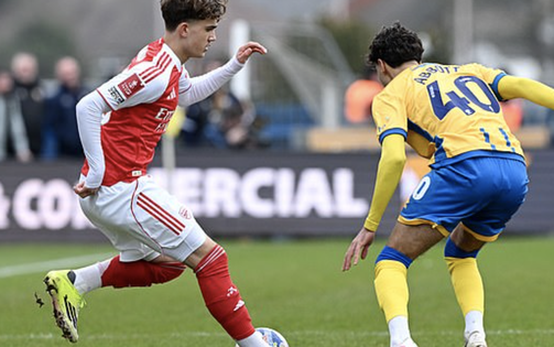 Hạ Mansfield Town, Arsenal nhọc nhằn vào tứ kết FA Cup