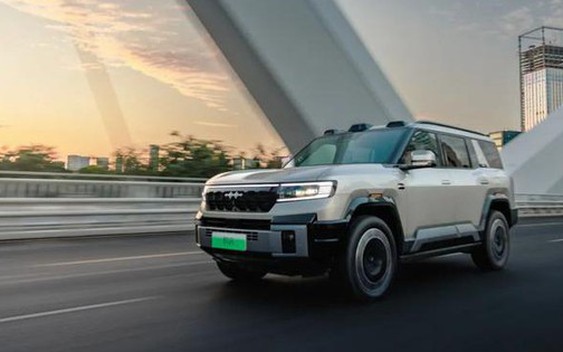 "Ông trùm" xe điện vừa vào Việt Nam ra mắt SUV địa hình hạng sang: Đẹp ngang Land Cruiser, giá chỉ bằng 1/3