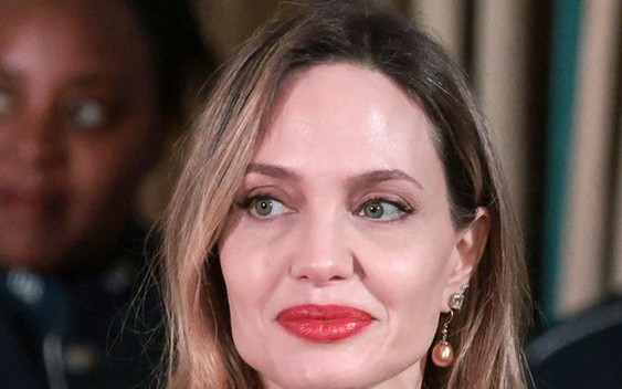 Angelina Jolie chỉ trích Brad Pitt