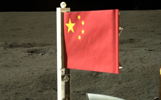 Trung Quốc giấu bí mật gì trong lá cờ cắm trên Mặt trăng mà khiến các nhà khoa học trầm trồ?