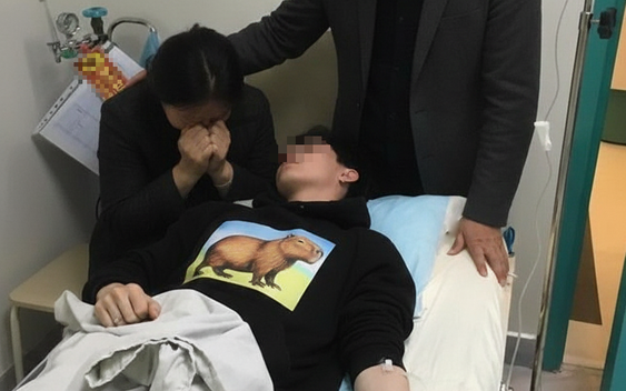 Cả nhà 3 người cùng mắc ung thư tuyến tụy, người mẹ òa khóc: “Tôi hứa không làm vậy khi nấu ăn nữa!”