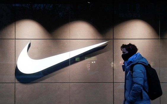 Tim Cook vừa cứu nguy cho Nike