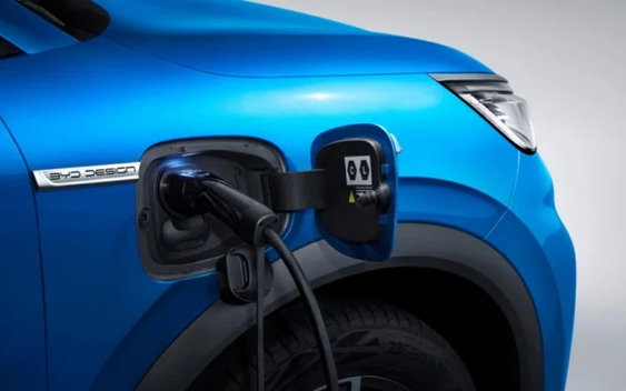 BYD ra mắt xe điện mới sạc nhanh như đổ xăng, 5 phút đi 400 km, vượt mặt Tesla