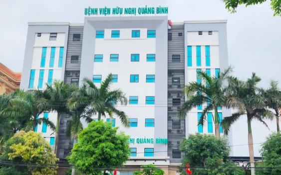 Đắp lá điều trị mụn lưng, người phụ nữ ở Quảng Trị bị hoại tử