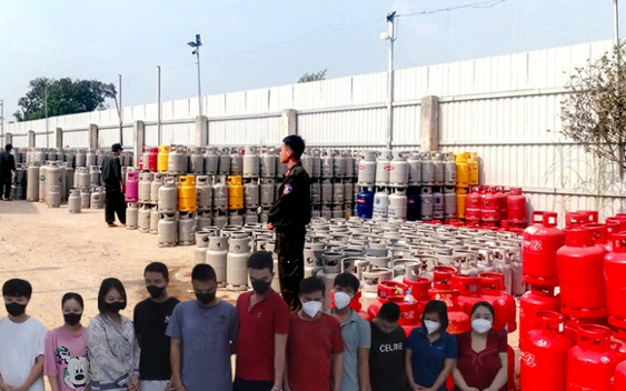 100 CSBCS khám xét khẩn cấp 12 địa điểm ở các tỉnh thành, bắt 16 người, tịch thu số tang vật đặc biệt lớn