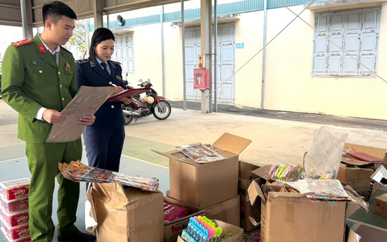 Phát hiện 3.000 sản phẩm socola, nho khô, kẹo… có vấn đề, người dân đặc biệt chú ý