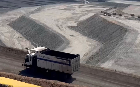 Phát hiện "đội quân thép" âm thầm chở 100 tấn hàng, di chuyển sát nhau, hoạt động xuyên đêm