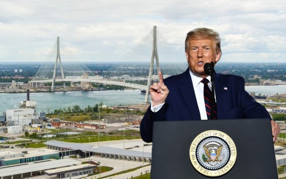 Ông Trump dọa chặn cầu nối liền với nước láng giềng, đòi 'sở hữu ít nhất một nửa tài sản'