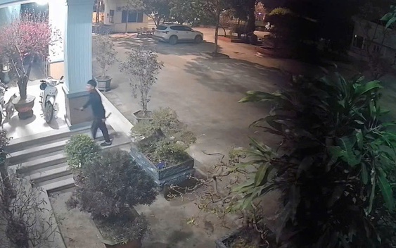 Tạm giữ nam thanh niên cầm dao xông vào trụ sở công an phường ở Bắc Ninh