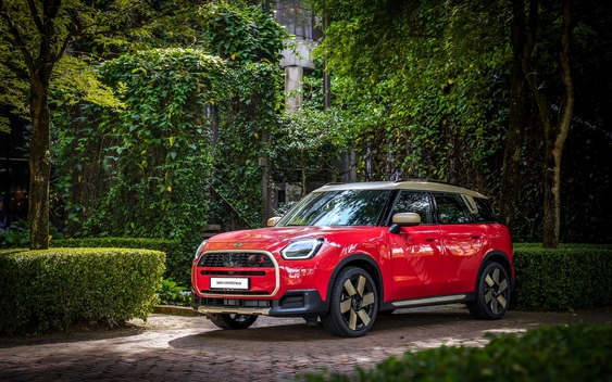 Loạt xe phiên bản giới hạn chào Tết Bính Ngọ với thiết kế “thần mã” đặc sắc