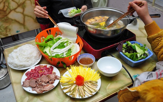 Bác sĩ Bệnh viện Bệnh Nhiệt đới Trung ương cảnh báo: Thói quen ăn lẩu dễ “rước bệnh”