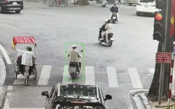 Hà Nội: Camera AI phát hiện 22 tài xế vượt đèn đỏ tại một nút giao thông ngày mùng 4 Tết