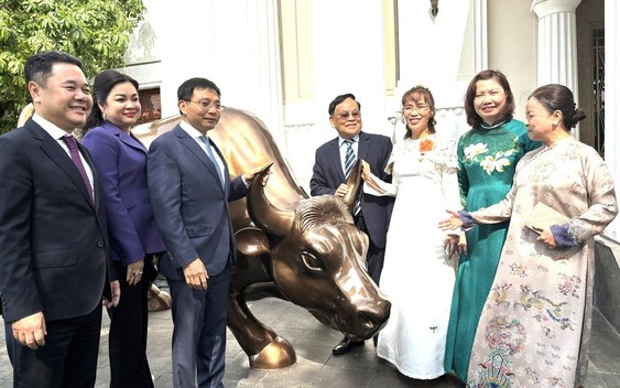 3 nữ tướng Nguyễn Thanh Phượng, Nguyễn Thị Phương Thảo, Nguyễn Thị Mai Thanh cùng xuất hiện tại Lễ đánh cồng