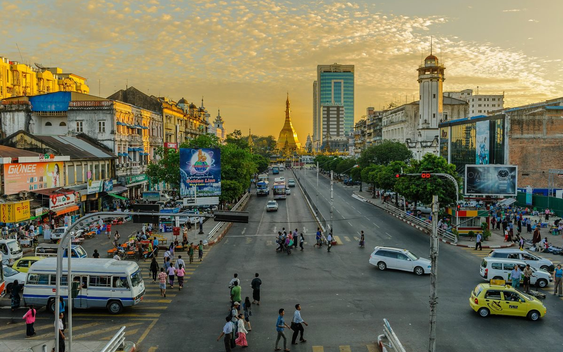 Thiếu xăng dầu nghiêm trọng, nước Đông Nam Á này áp chiêu cấm lạ lùng lên xe cộ