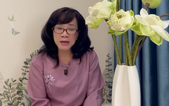 Nữ NSƯT từ Mỹ về bật khóc nức nở: "Con hết sức rồi!"