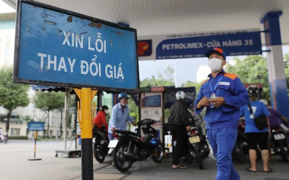 Xăng tăng giá sốc gần 8.000 đồng/lít: Chi phí đi lại mỗi tháng tăng bao nhiêu cho xe máy và ô tô?