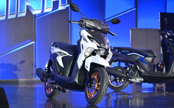 Xe tay ga Yamaha vừa ra mắt khách Việt: Động cơ hybrid ăn ít xăng hơn cả Sirius, giá cạnh tranh Vision