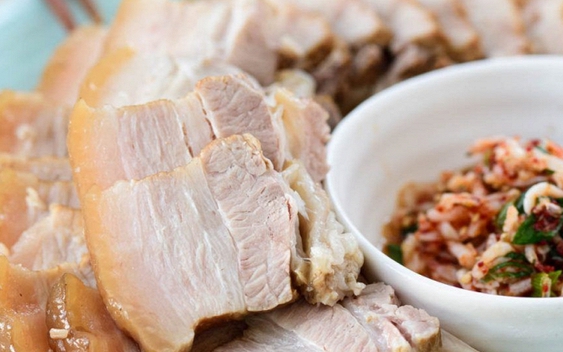 Thịt vừa luộc xong không nên ăn luôn, sự thật về quá trình "nghỉ" để trọn vẹn lộc lá