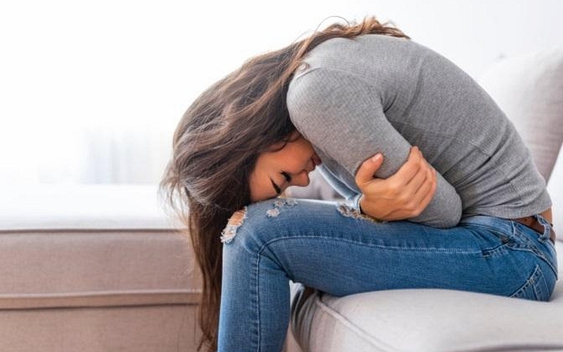 Đi vệ sinh làm 1 việc, người phụ nữ mất trí nhớ 10 năm