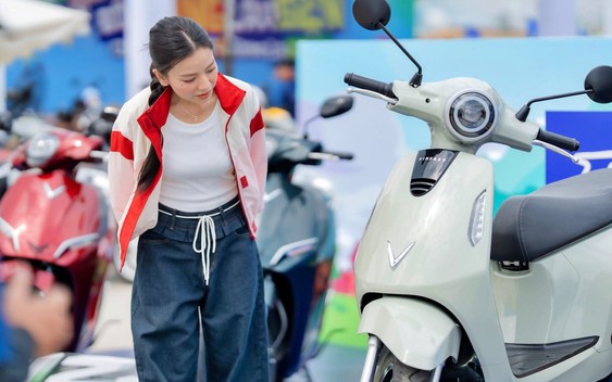 Ngang giá với Honda Vision, đây là 5 xe máy điện đáng mua nhất - có mẫu đi được hơn 260km khi đầy pin