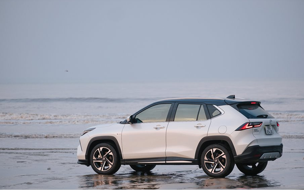 Xe gầm cao Toyota giá chỉ từ 650 triệu, ăn khách nhất phân khúc, lại đang giảm giá mạnh