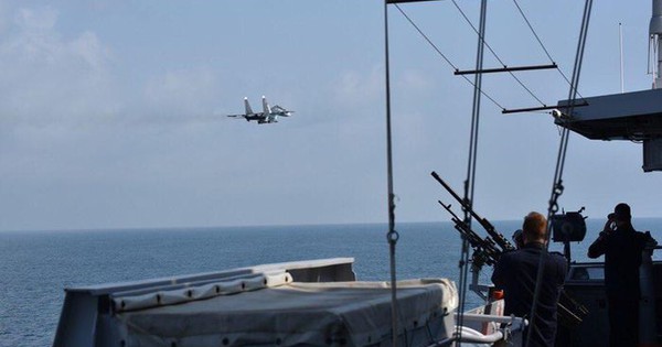 Anh tuyên bố sẵn sàng bắn hạ chiến đấu cơ Nga trên Biển Đen - Su-24 và Su-30 xuất kích, "vờn" tàu chiến NATO suốt 5 tiếng đồng hồ - Vimarsana News