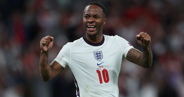 Điều gì giúp Sterling từ "kẻ bị ruồng bỏ" trở thành niềm hi vọng số một của đội tuyển Anh? - Vimarsana News