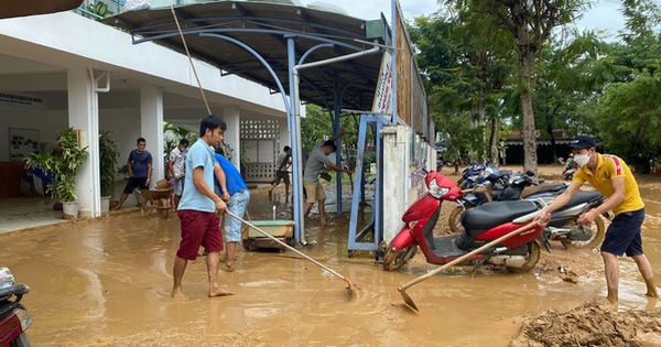 Nhiều nơi ở Đà Nẵng xuất hiện trạm sửa xe ngập nước miễn phí