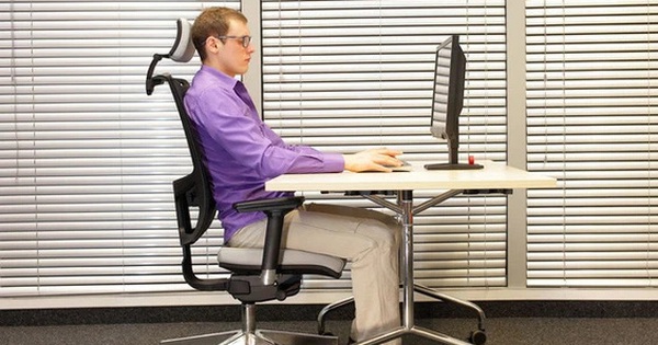 90 degree straight chair still causes back pain, experts point to the ideal chair for office workers