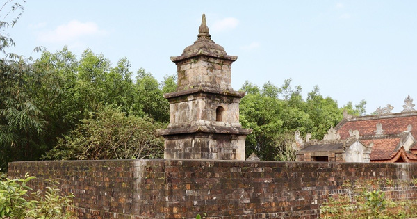 Unique, more than 500 years old sophisticated stone tower, rare and rare in Ha Tinh land
