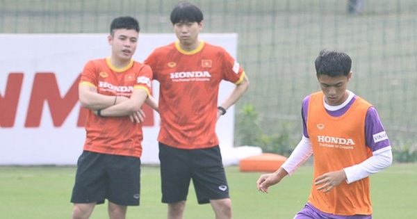 Assistant Lee Young-jin was absent, the Korean assistant team “played” in the training session of U23 Vietnam