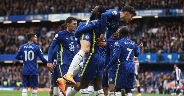 In the midst of adversity “falling from the sky”, is the incredible vitality of Chelsea!