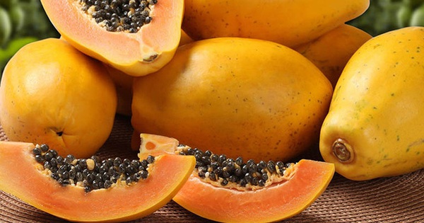 People who should not eat a lot of papaya to avoid affecting their health