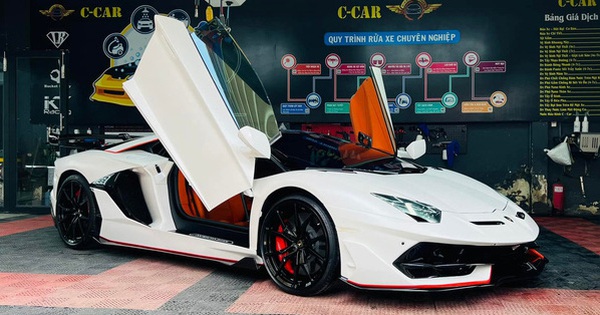 Young master Dak Lak has converted Lamborghini Aventador Roadster into the first SVJ limited edition in Vietnam