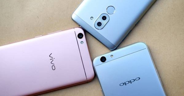 Russians rush to buy Chinese phones