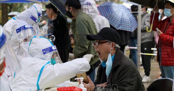 Shanghai (China) tries to avoid a total blockade because of the COVID-19 pandemic