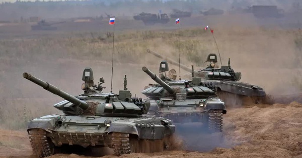 Russian forces surrounded Kiev with heavy losses, retreating to entrench in Belarus