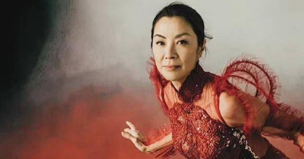 How does Duong Tu Quynh own beauty at the age of 60?